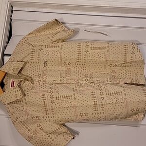 NWT Levi's  Button Down Size Medium